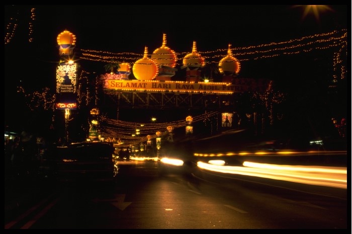 <strong>Photograph of light-up for Hari Raya along Arab Street</strong><br>
1 February 1991<br>
Singapore Tourism Board Collection <br>
Courtesy of National Archives of Singapore<br>